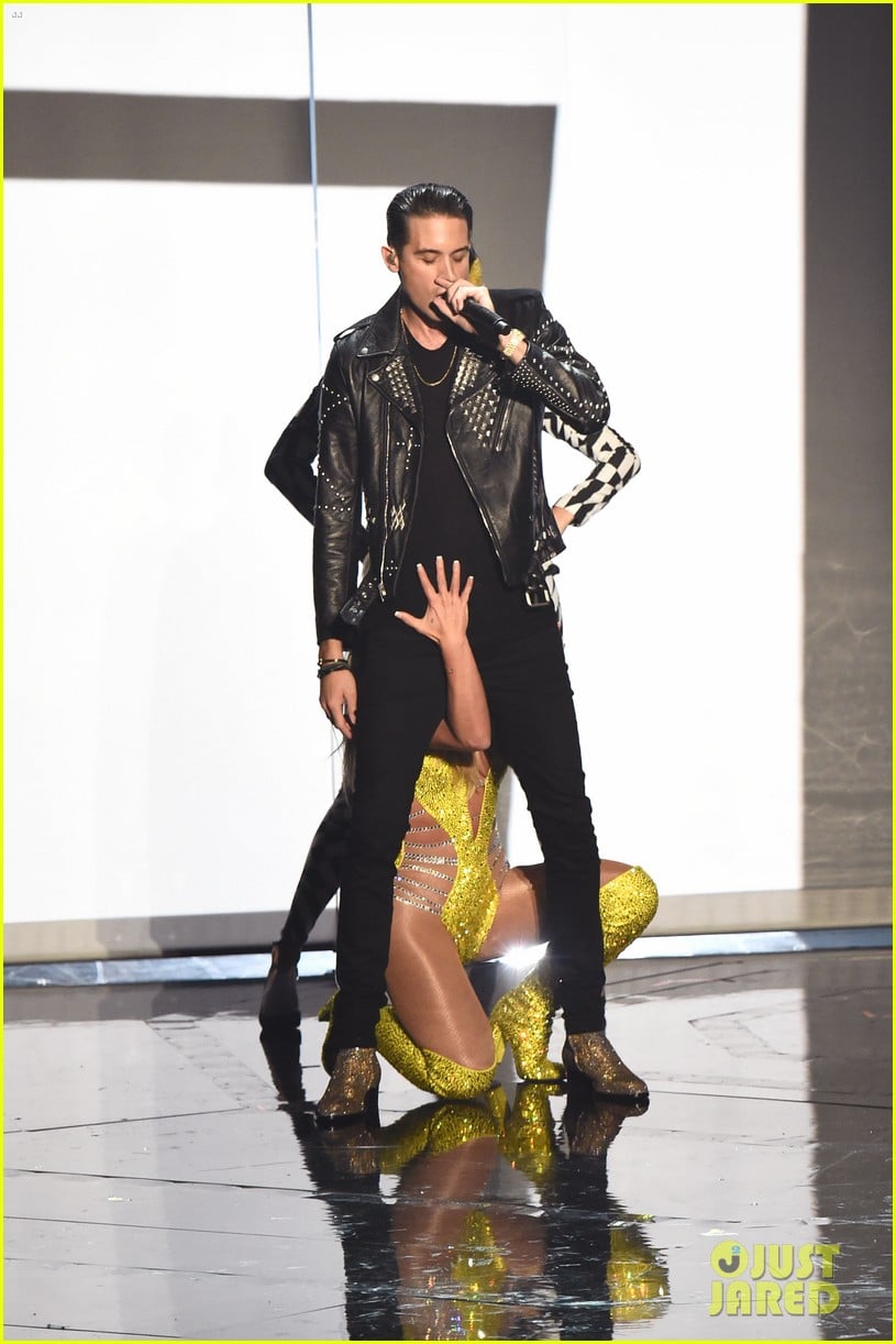 Britney Spears' MTV VMAs 2016 Performance Video of 'Make Me' & 'Me