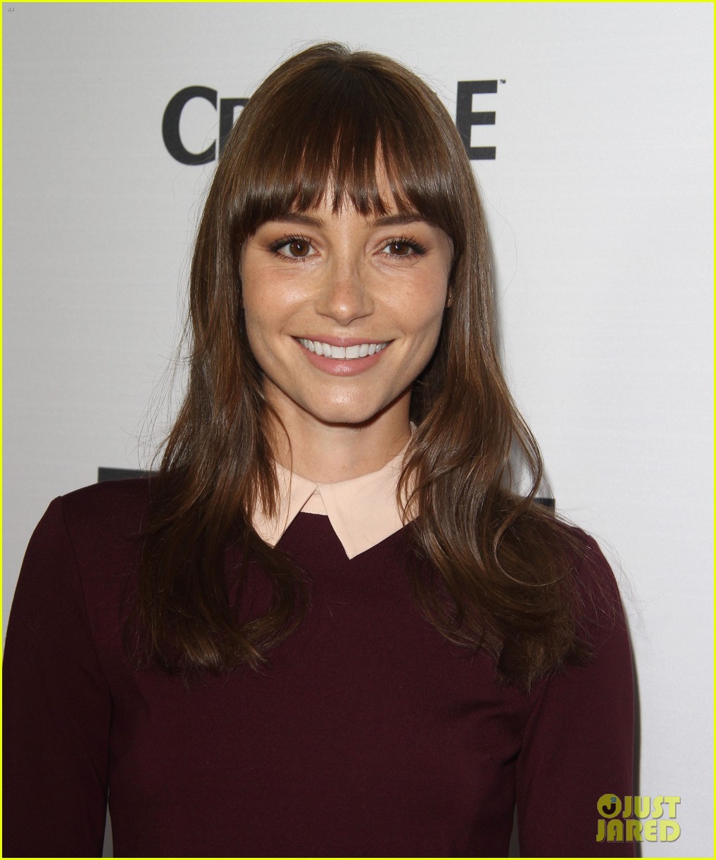 leighton meester supports hubby adam brody at startup premiere watch trailer 163740764