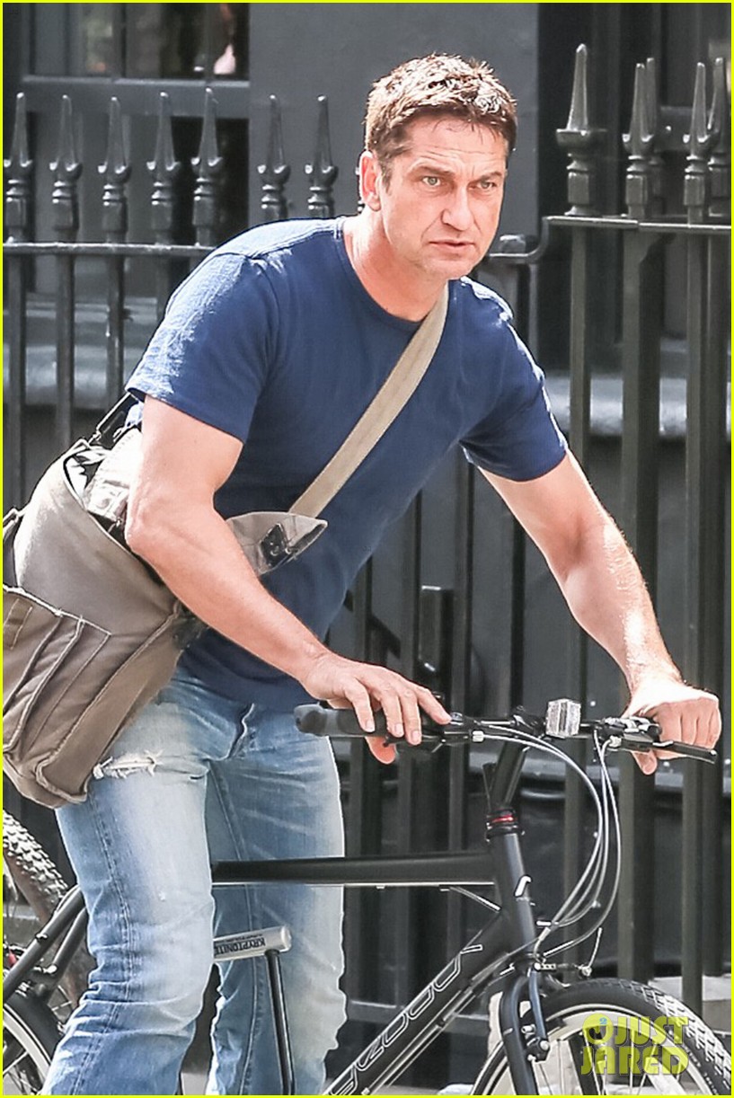 gerard butler bikes in london 073731595