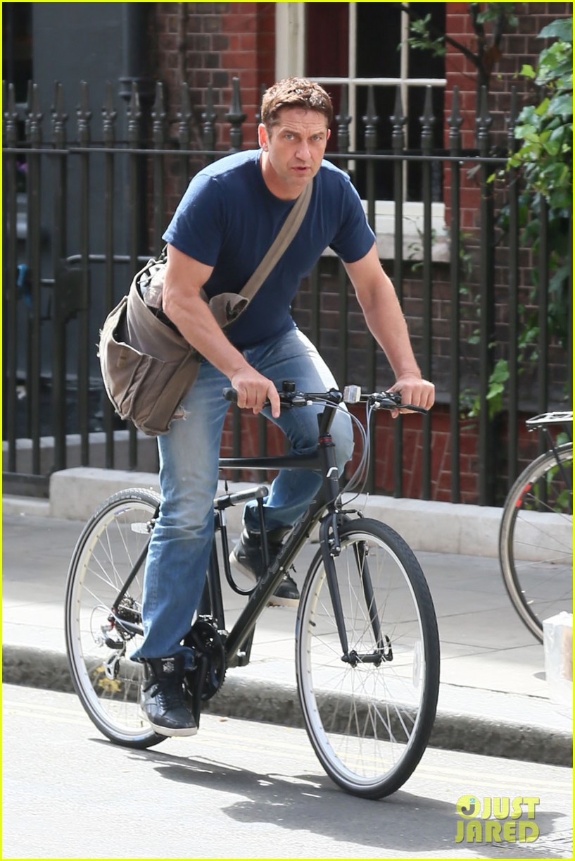 gerard butler bikes in london 093731597