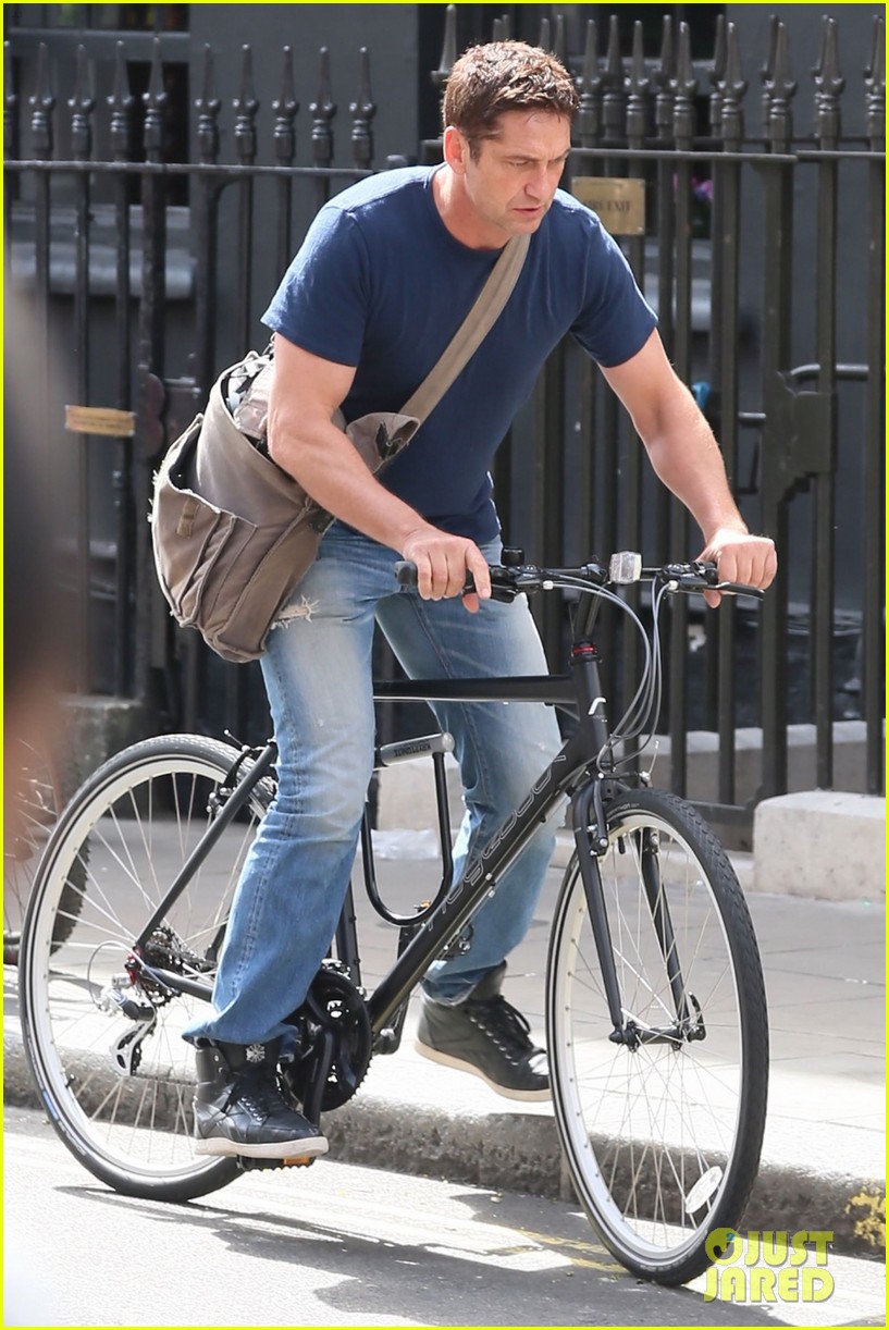 gerard butler bikes in london 123731600