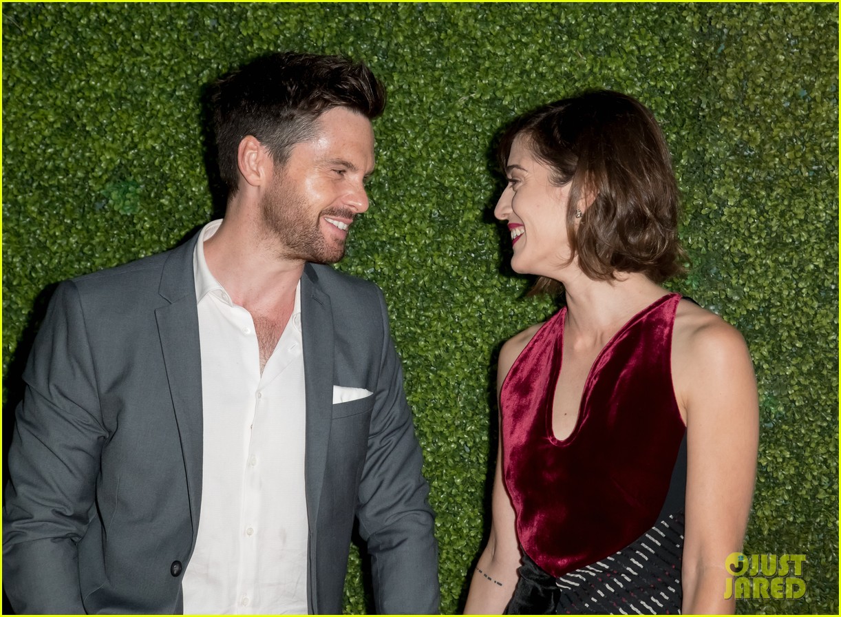 lizzy caplan fiance tom riley couple up at cbs cw showtime summer tca party 083731183