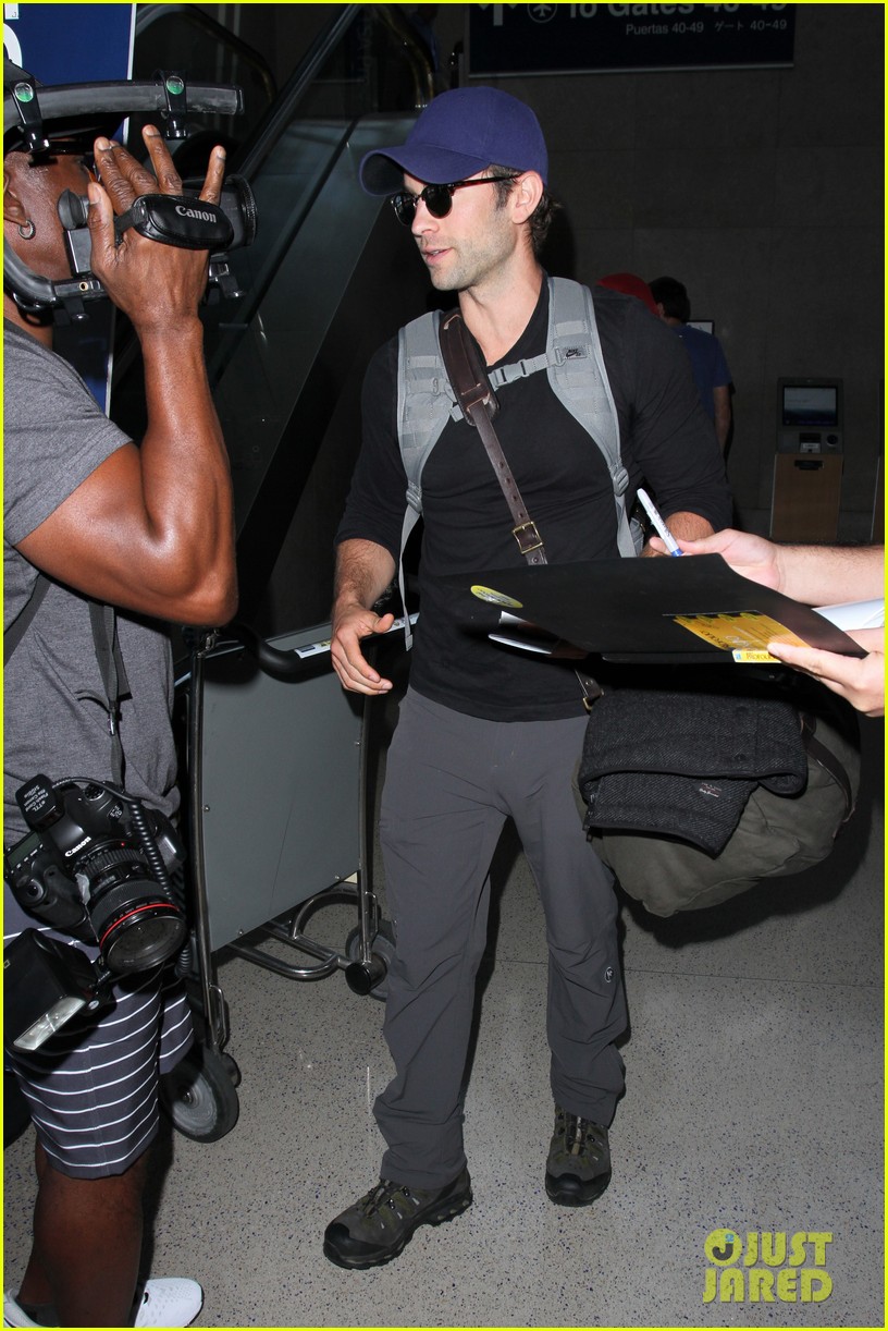 chace crawford is all smiles jetting out of lax011123740726