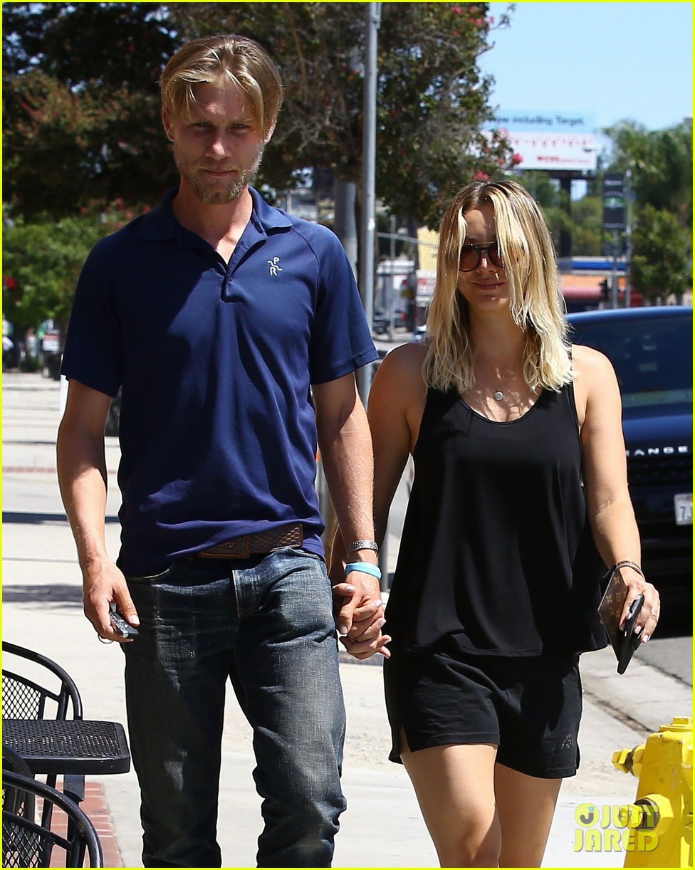 kaley cuoco and boyfriend karl cook step out for a lunch date 043734767