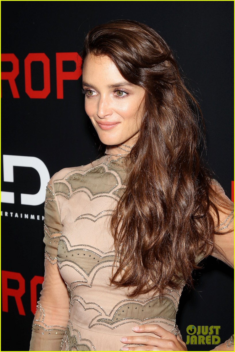 jamie dornan premieres anthropoid in nyc with charlotte le bon 073726254