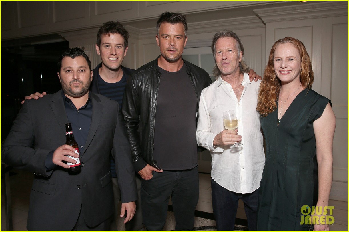 josh duhamel gets support from fergie at spaceman premiere 043728893
