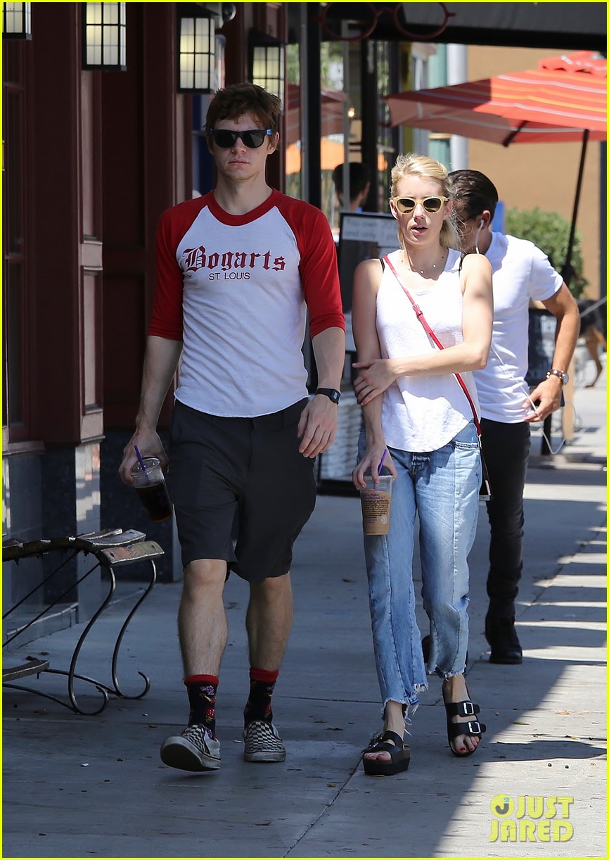 on again off again couple emma roberts evan peters reunite for lunch01309mytext3745749
