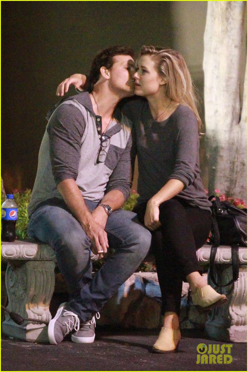 peter facinelli kisses mystery blonde on bowling date 13