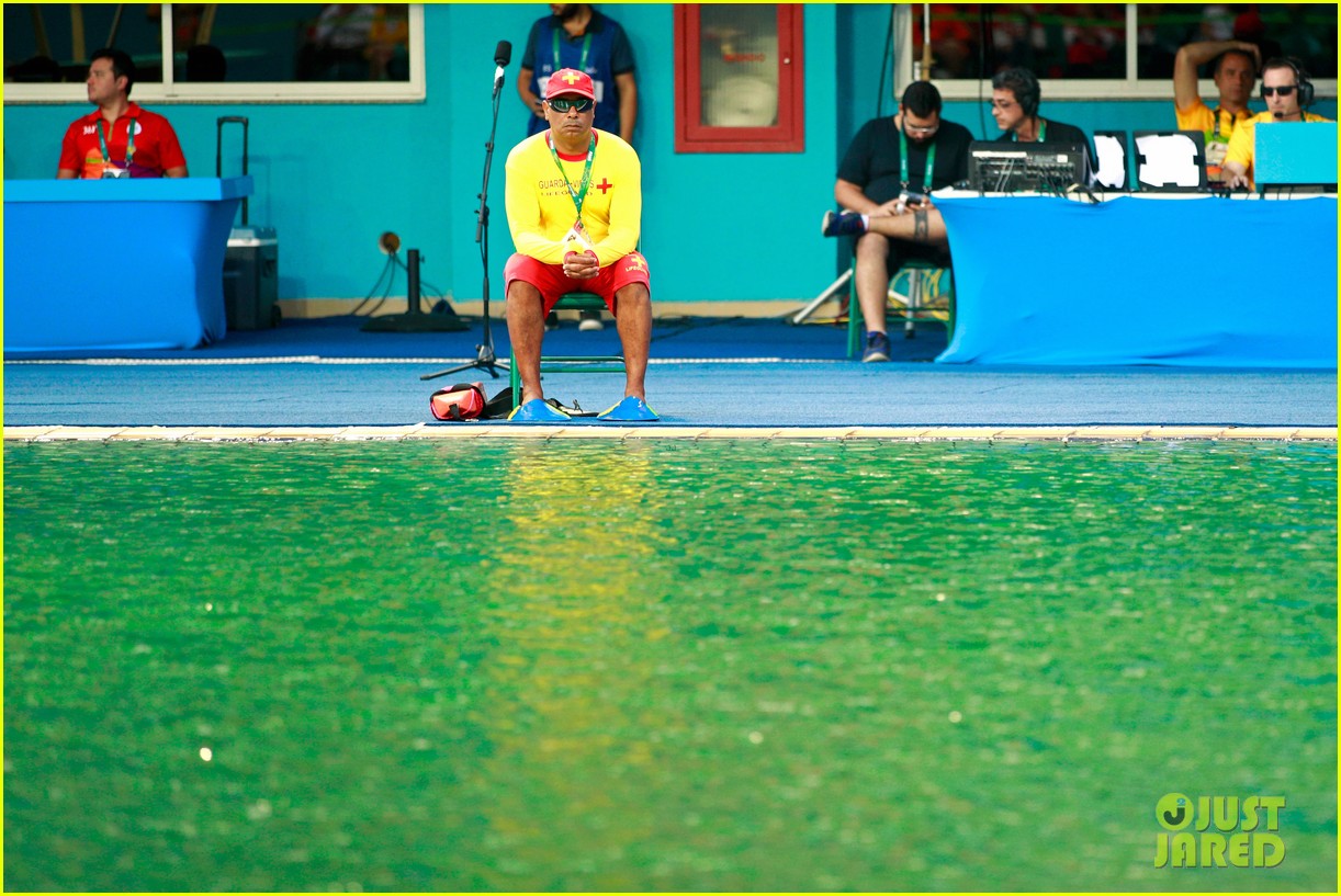 olympics diving pool water turns green over night 063729929