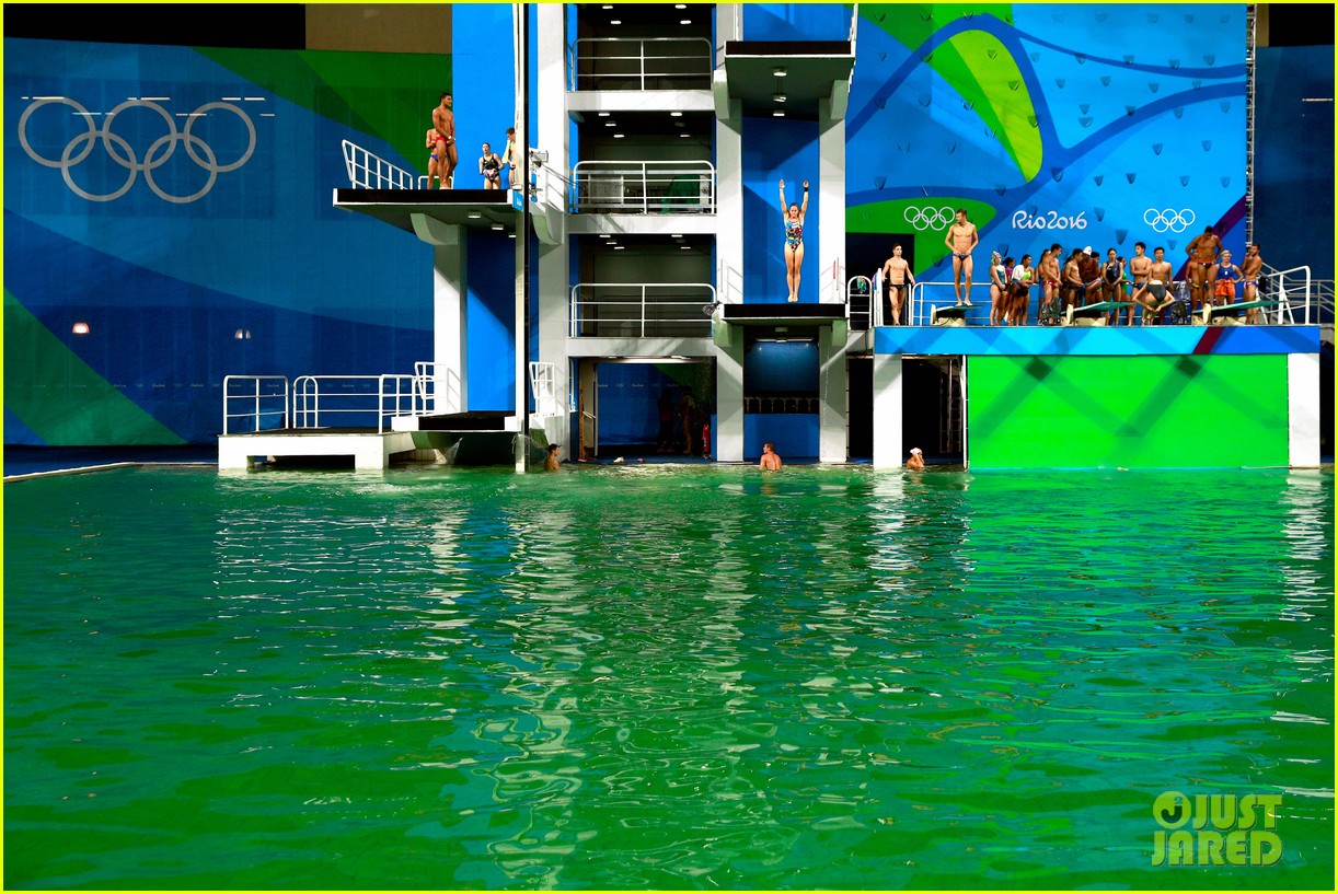 olympics diving pool water turns green over night 093729932