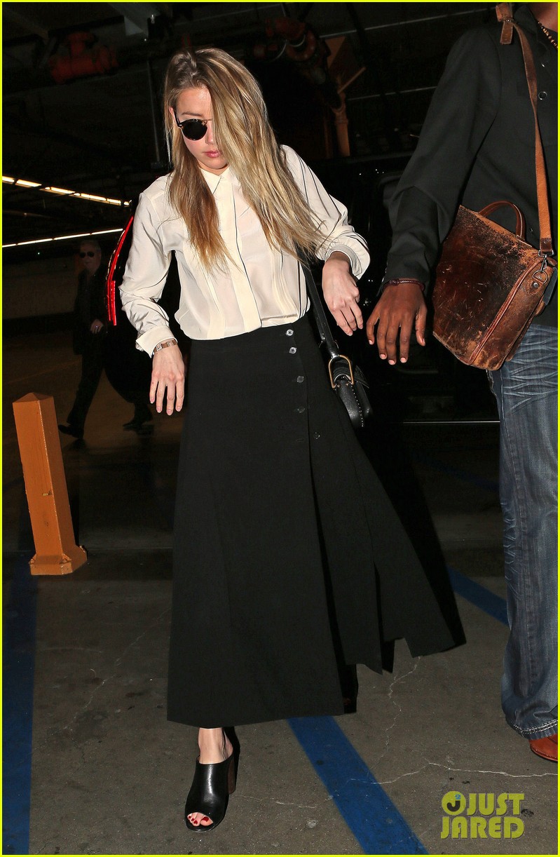 Amber Heard Shows Up Late for Deposition in Johnny Depp Divorce Case