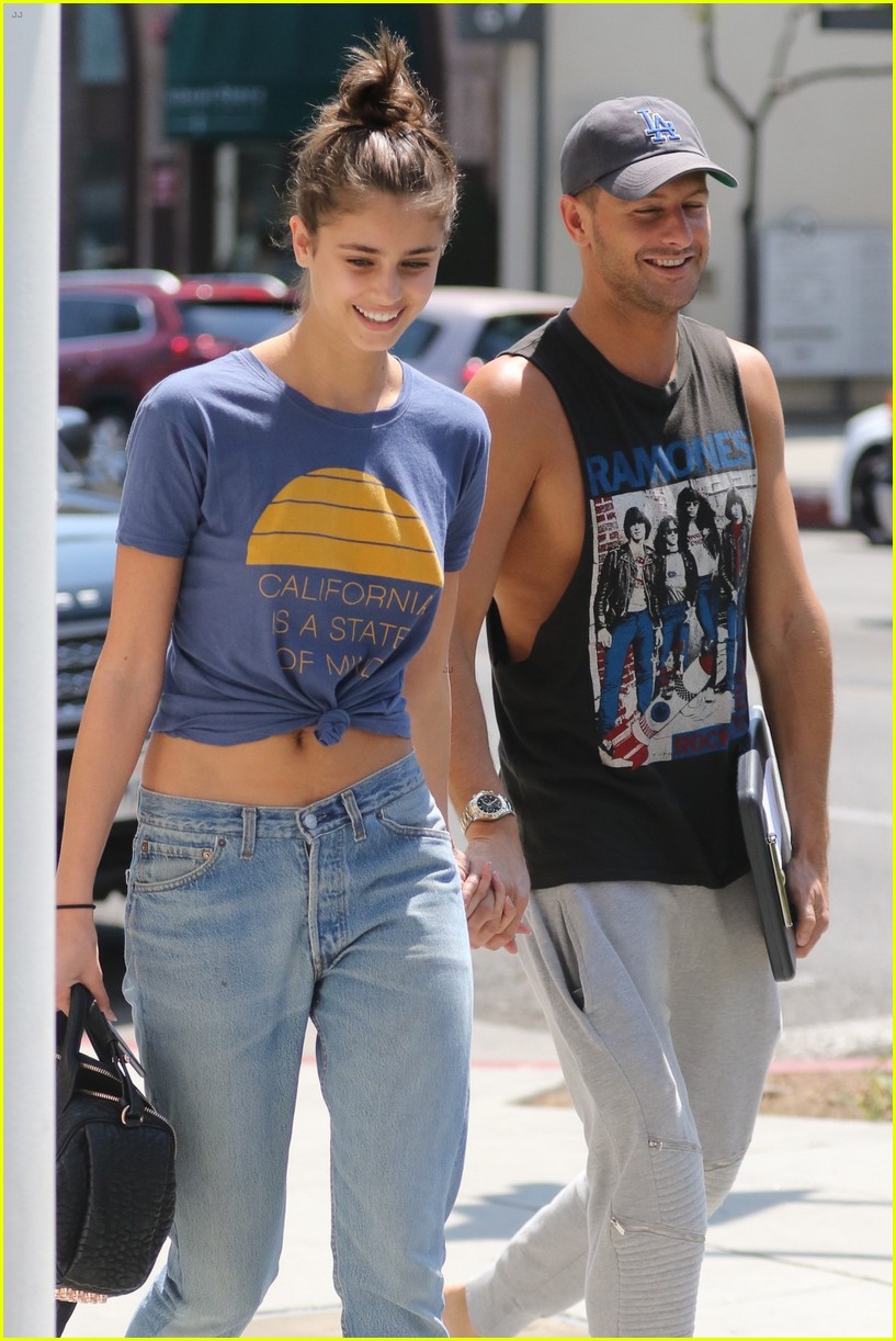 taylor hill hangs with boyfriend michael stephen shank after returning from paris 033740174