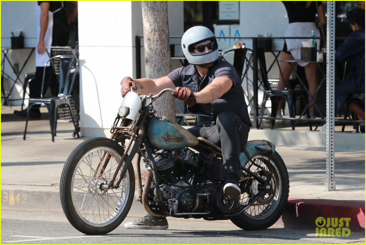 Jai Courtney Sets Record Straight on #39Squad #39 Reshoots: Photo