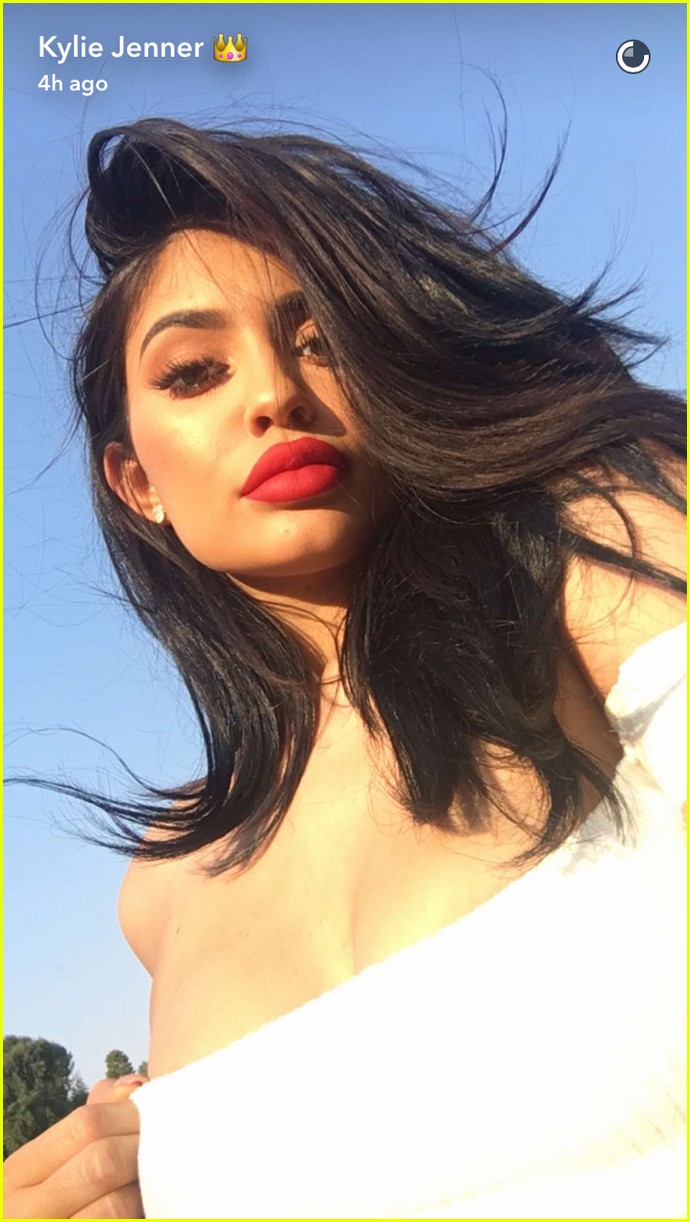 kylie jenner credits her period for her enlarged breasts 123742092