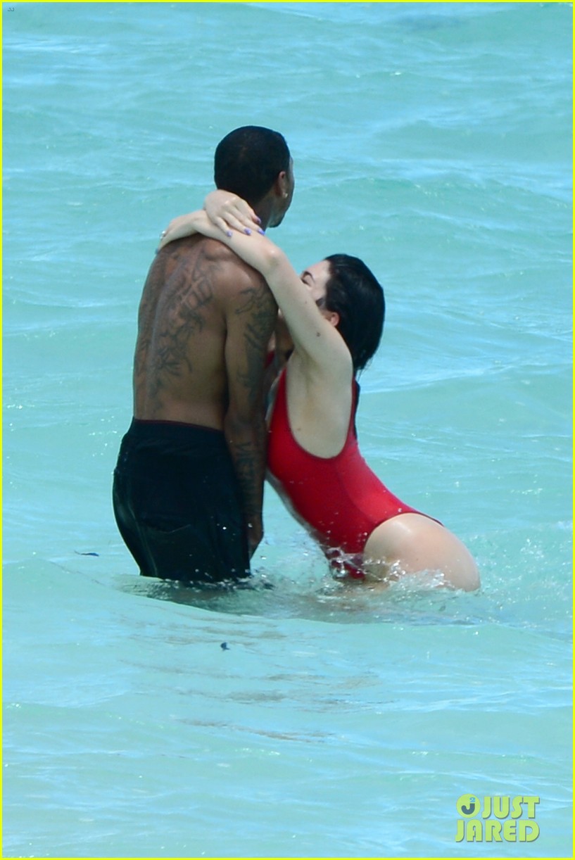kylie jenner celebrates 19th birthday at beach with tyga kendall more 103732387