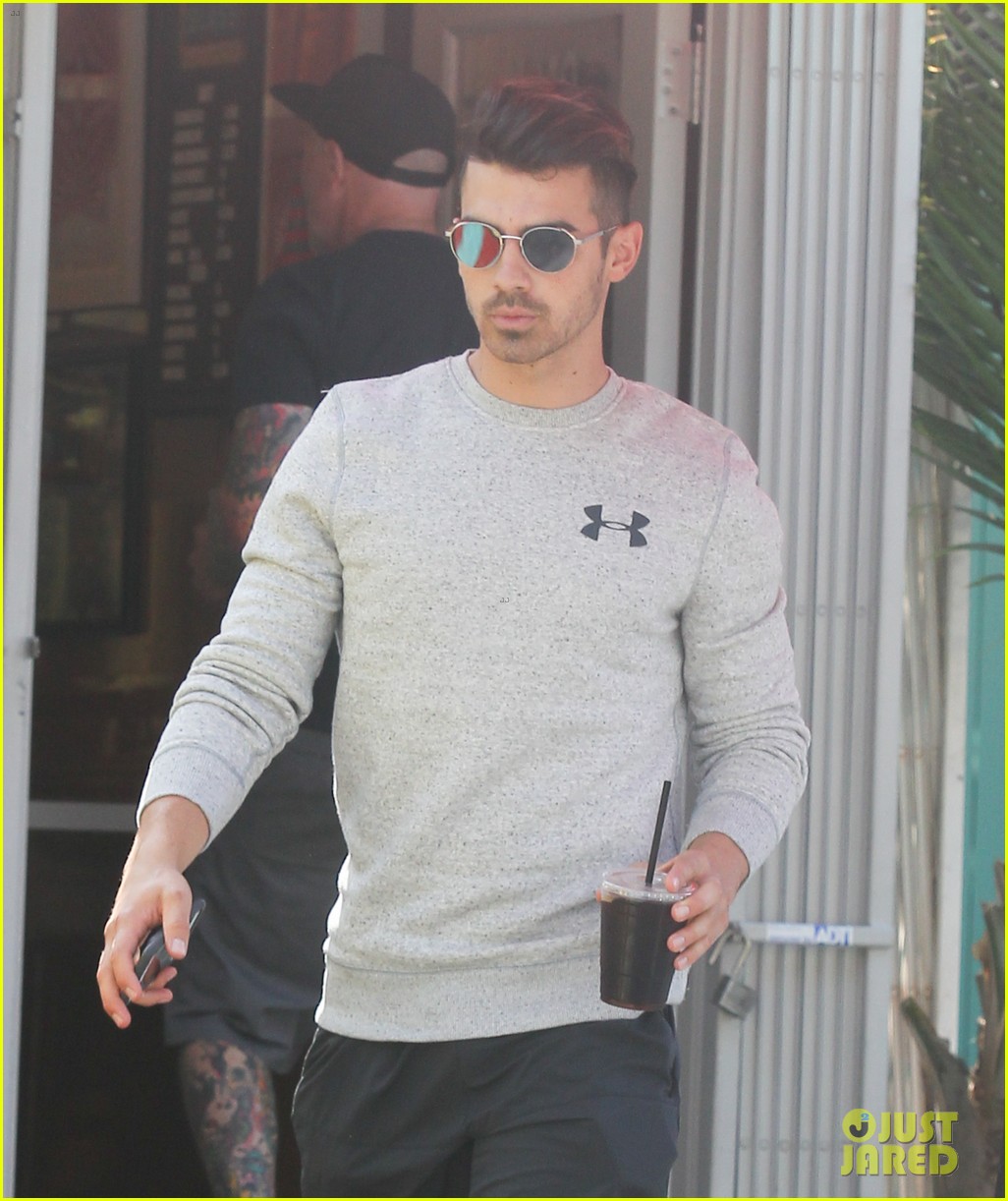 joe jonas may be working new music with brother nick63007mytext3745868