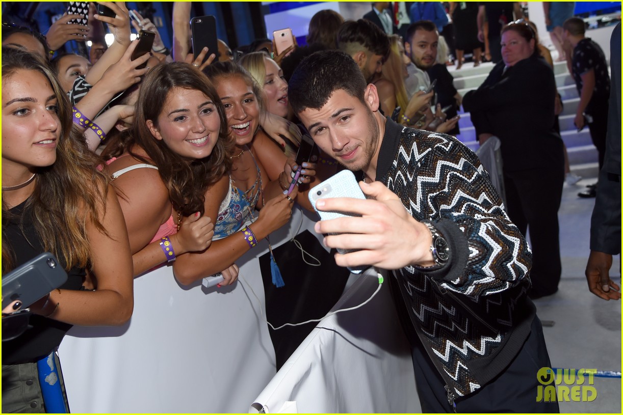 Nick Jonas & Brother Joe Get Matching Tattoos Before MTV VMAs 2016