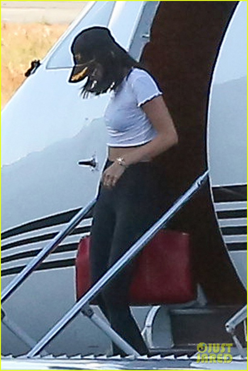 Kendall Jenner Says She & Kylie Are 'Polar Opposites' Photo 3733619