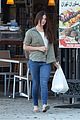 lana del rey shows off her midriff while grabbing lunch00306