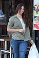 lana del rey shows off her midriff while grabbing lunch00407