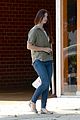 lana del rey shows off her midriff while grabbing lunch00508