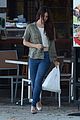 lana del rey shows off her midriff while grabbing lunch01113