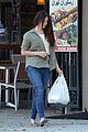 lana del rey shows off her midriff while grabbing lunch01415
