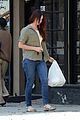 lana del rey shows off her midriff while grabbing lunch01516