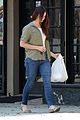 lana del rey shows off her midriff while grabbing lunch01617
