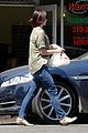 lana del rey shows off her midriff while grabbing lunch02222