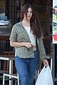 lana del rey shows off her midriff while grabbing lunch202