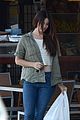 lana del rey shows off her midriff while grabbing lunch404