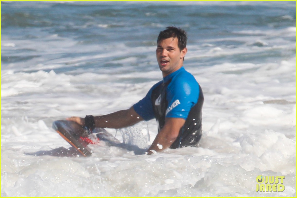 taylor lautner spends sunday catching waves 073739278