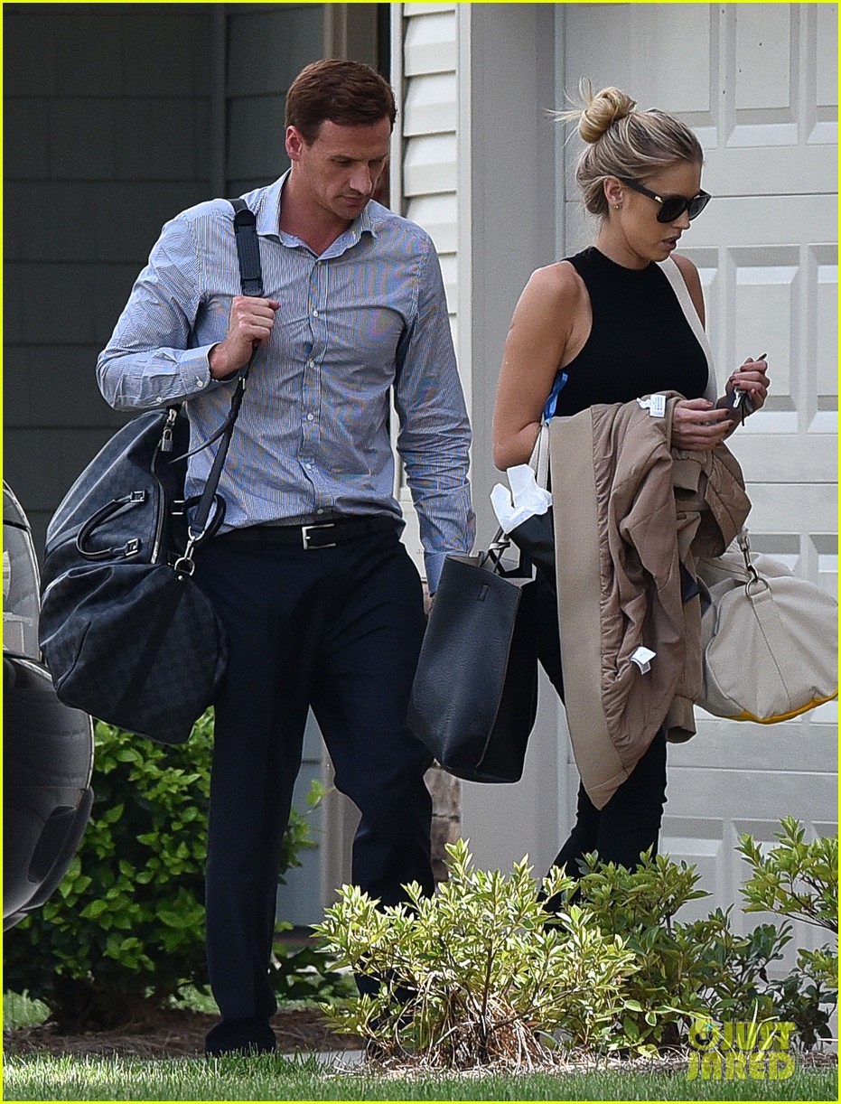 ryan lochte and kayla rae reid arrive home after ryans rio robbery interview 183738233