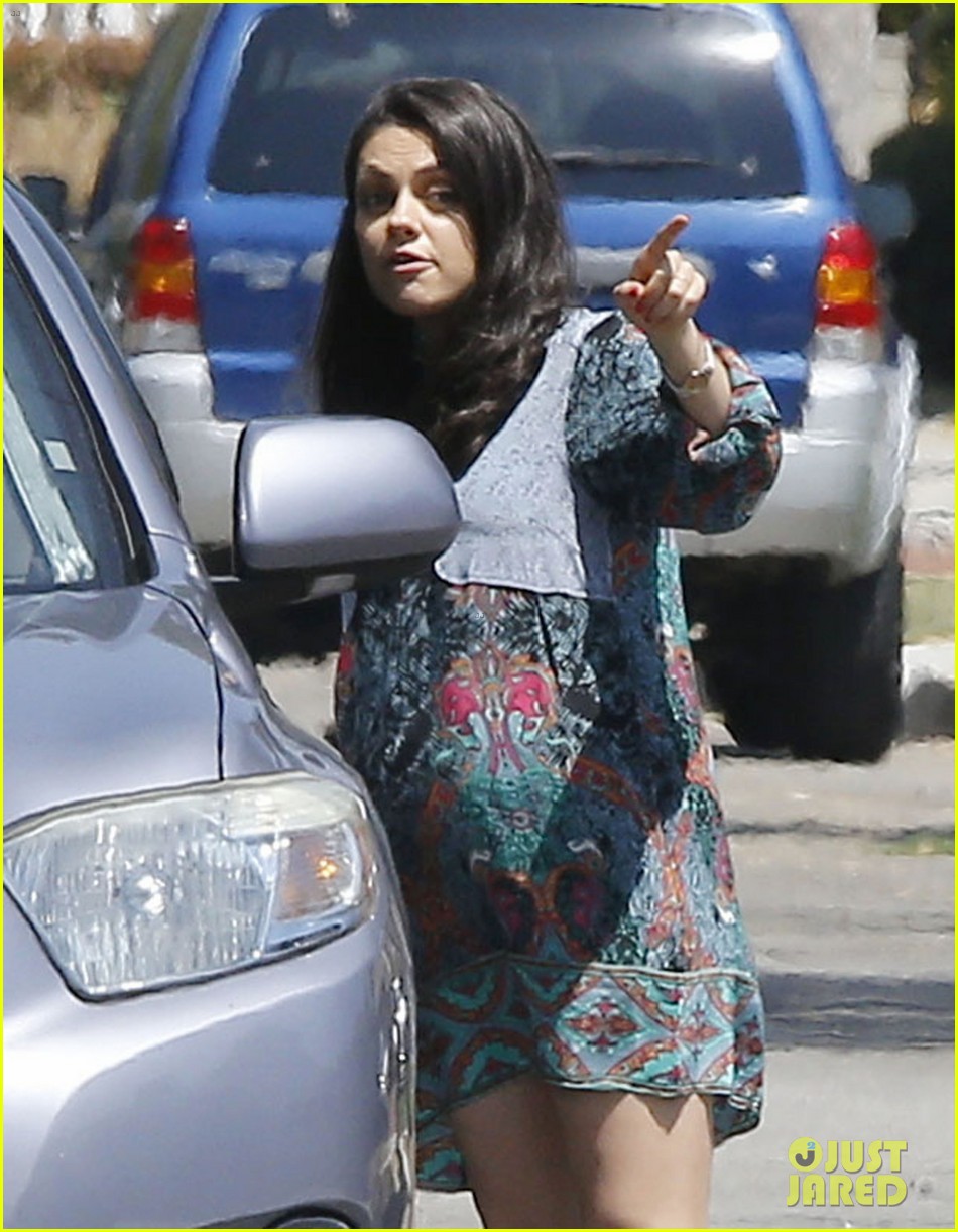 mila kunis shows off growing baby bump while picking daughter wyatt up from school27009