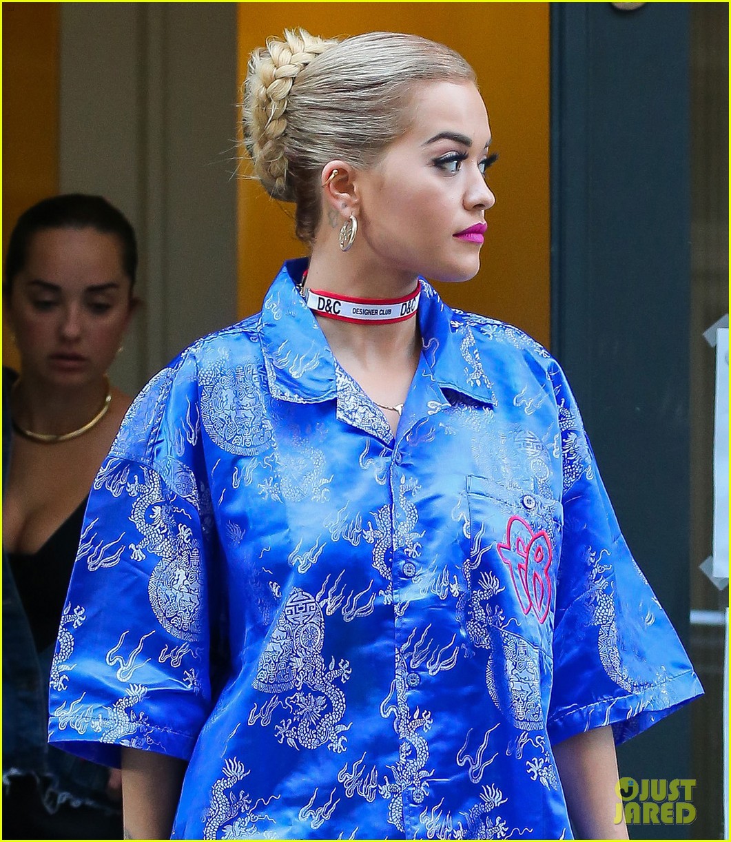 rita ora shares a sweet selfie to thank her fans for their support 023739762