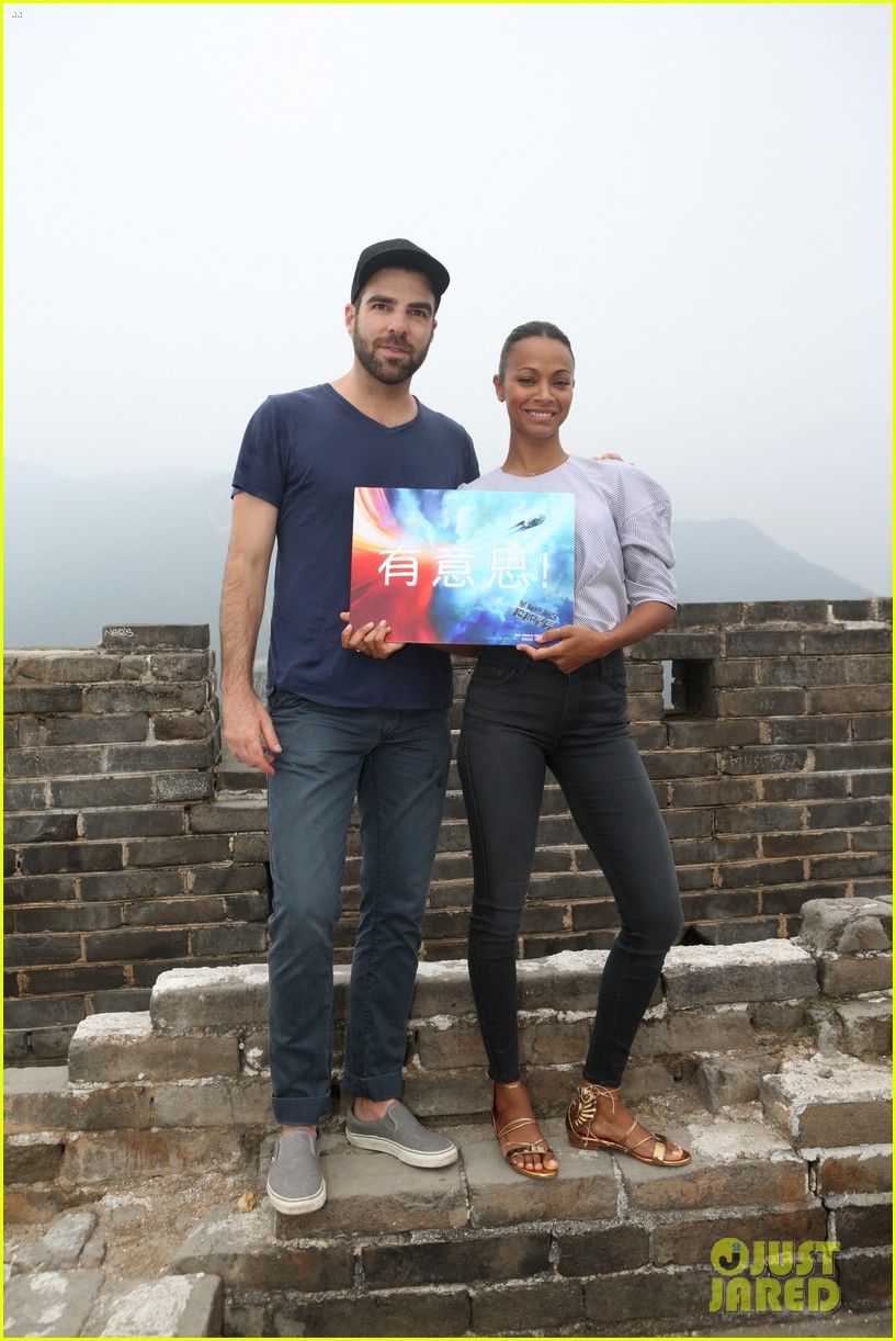 zoe saldana star trek beyond cast visit great wall of china 023735941