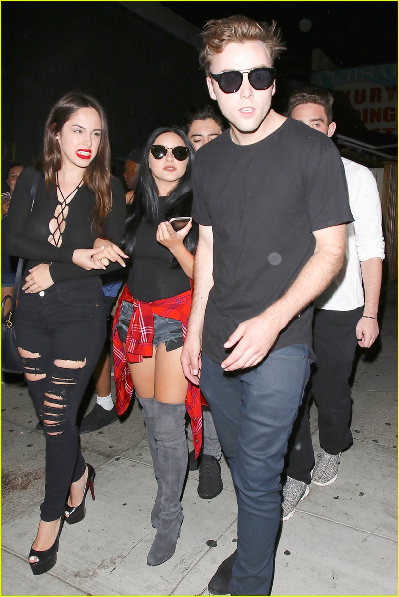 ariel winter steps out with rumored boyfriend sterling beaumon 053732487