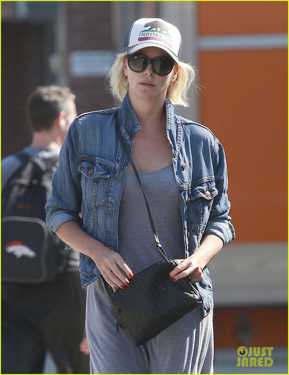 charlize theron spends her monday taking care of errands 033745137