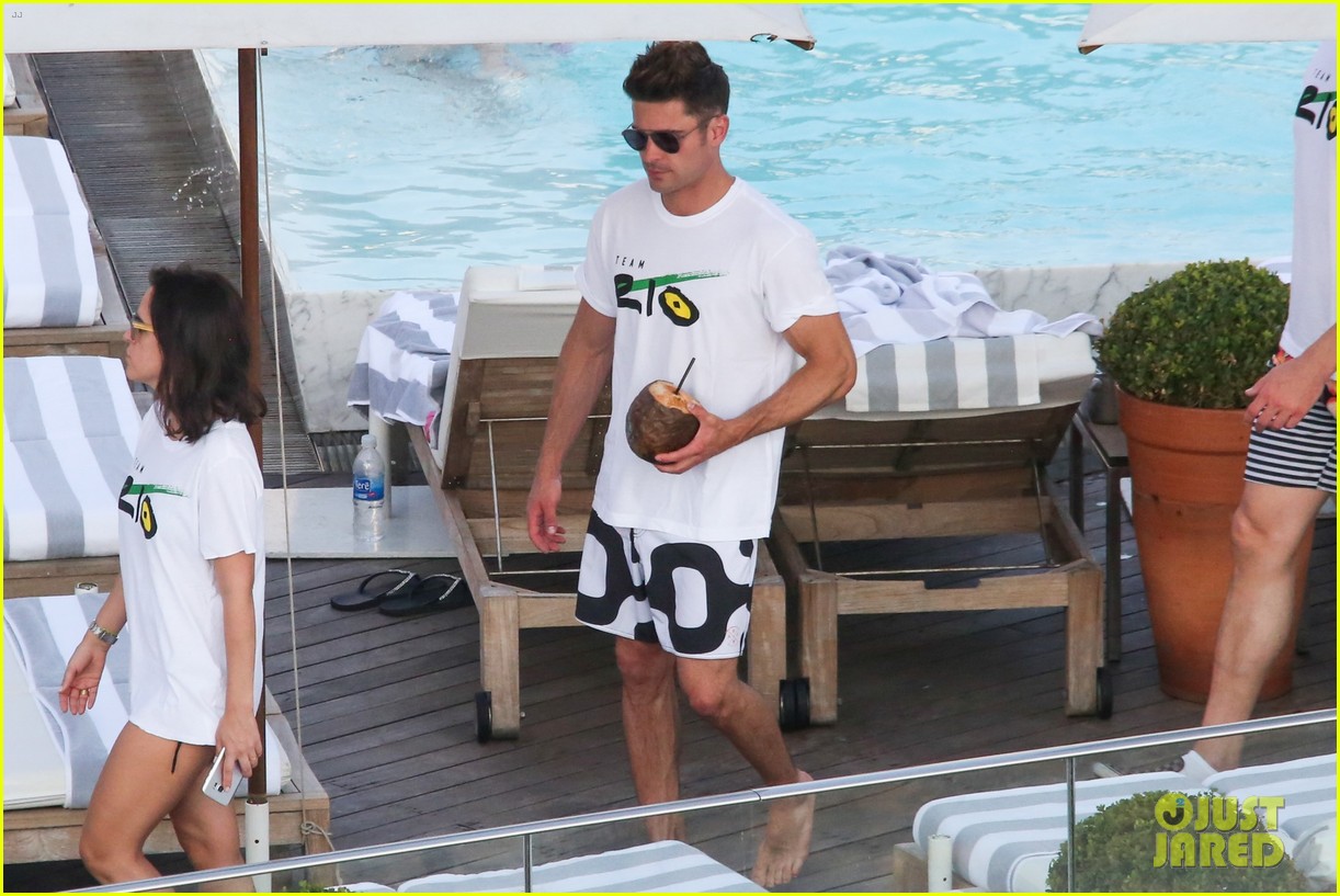 zac efron continues to support team usa in rio018153736427