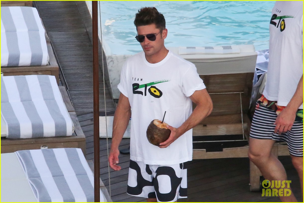 zac efron continues to support team usa in rio4043736442