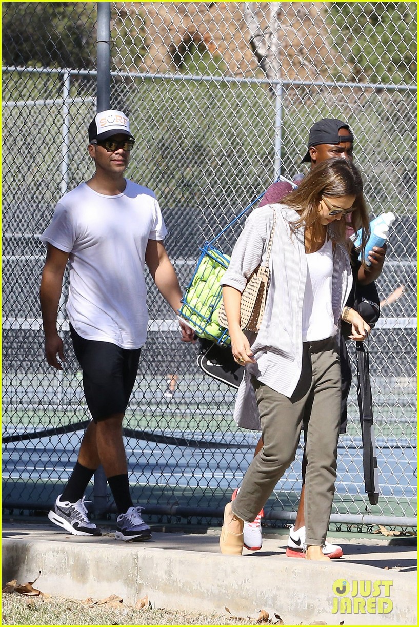 jessica alba steps out for brunch and tennis with her family 02