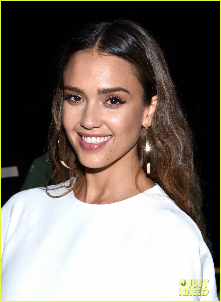 jessica alba continues her nyfw fun with narciso rodriguez 023759017