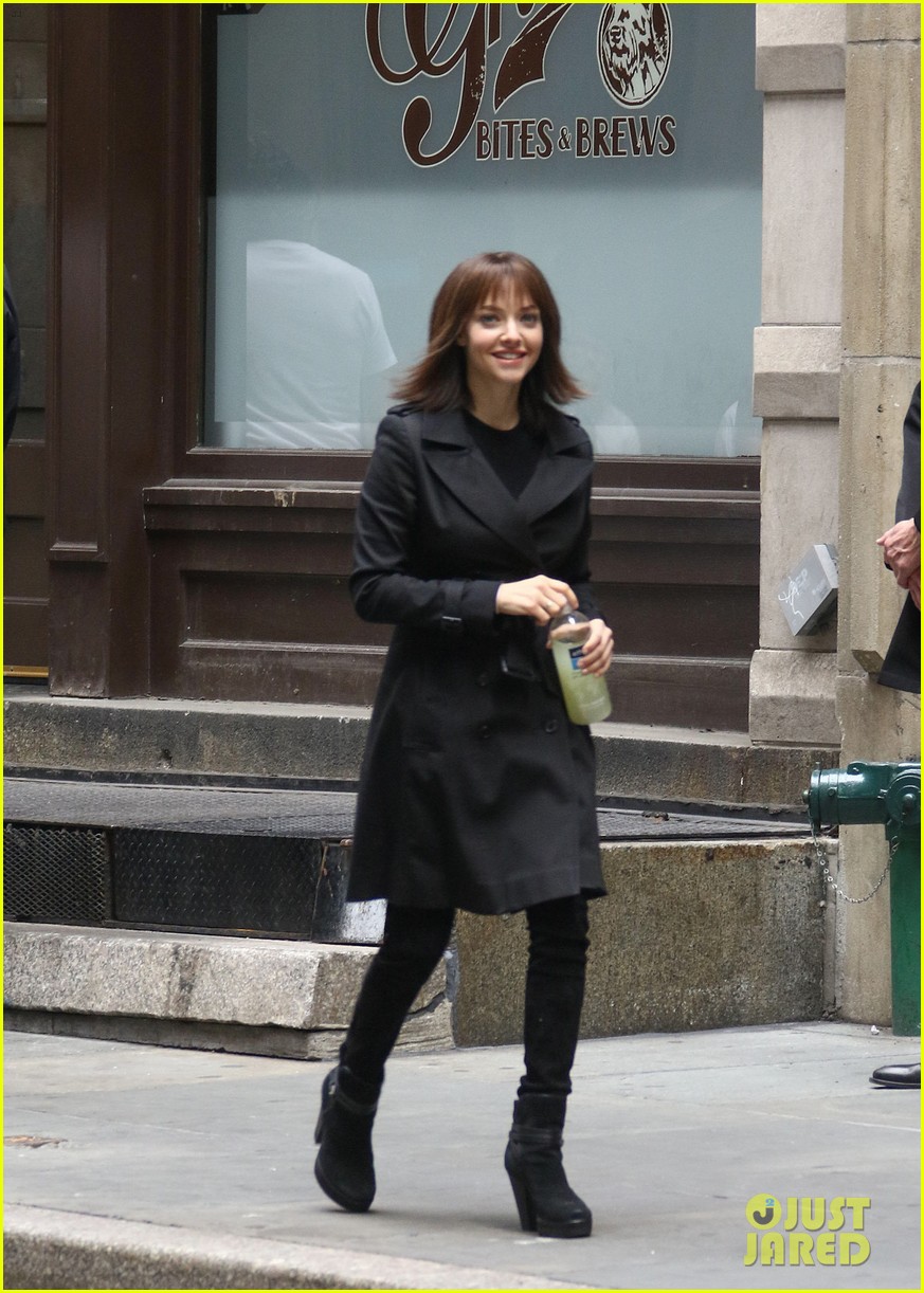 amanda seyfried clive owen anon filming nyc 353749108