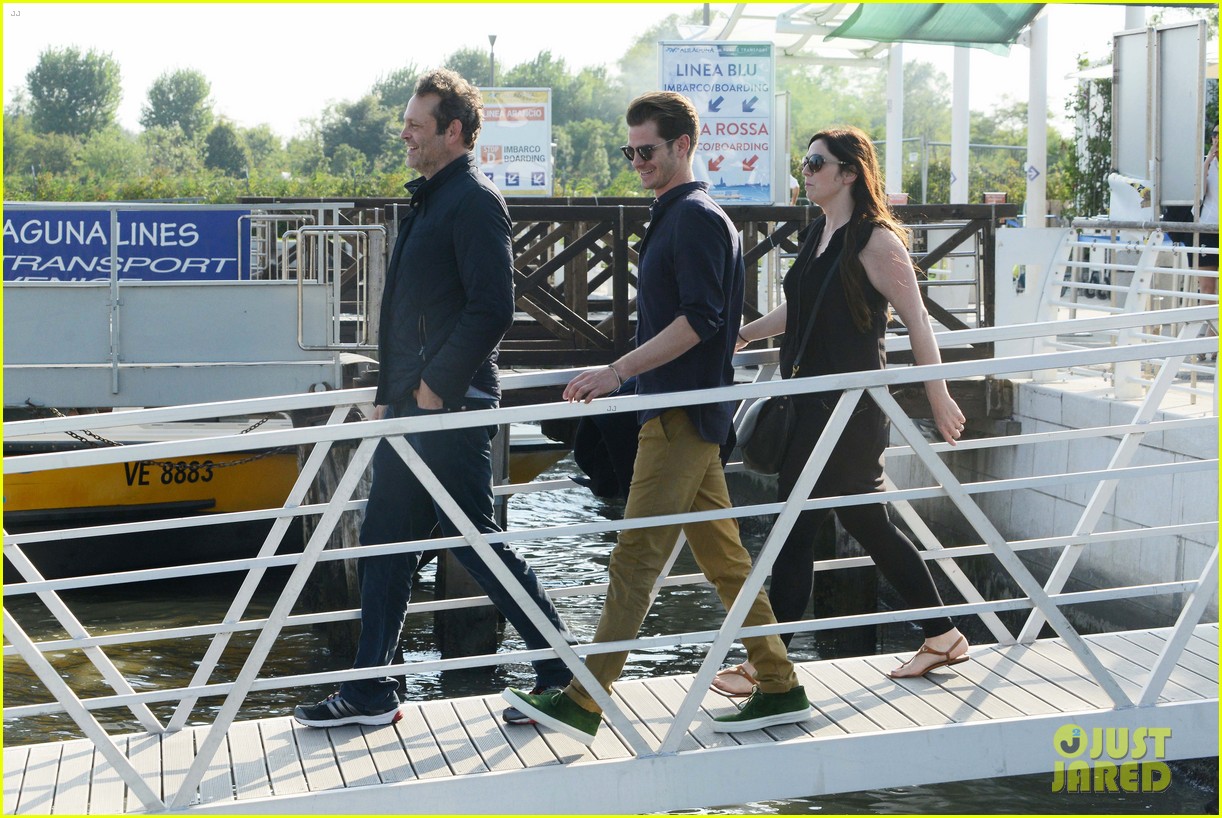 andrew garfield and vince vaughn buddy up at 2016 venice film festival03929mytext3748964
