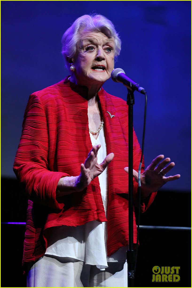 angela lansbury sings beauty and the beast live 25 years later 203764390