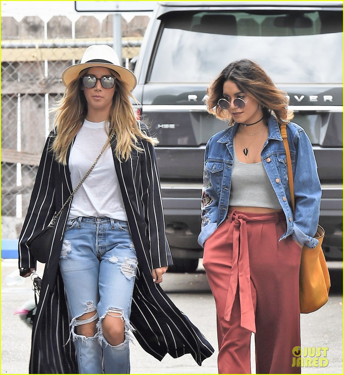 ashley tisdale vanessa hudgens spends the afternoon shopping13019mytext3758953