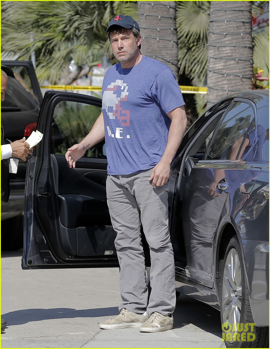 ben affleck takes care of his kids while estranged wife is at film fest07916mytext3748921