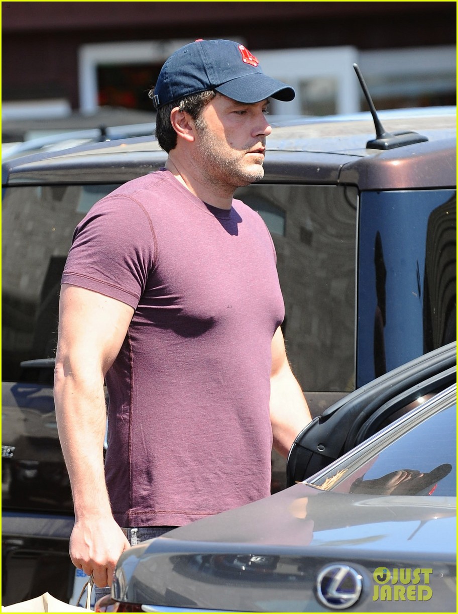 ben affleck takes care of his kids while estranged wife is at film fest98413mytext
