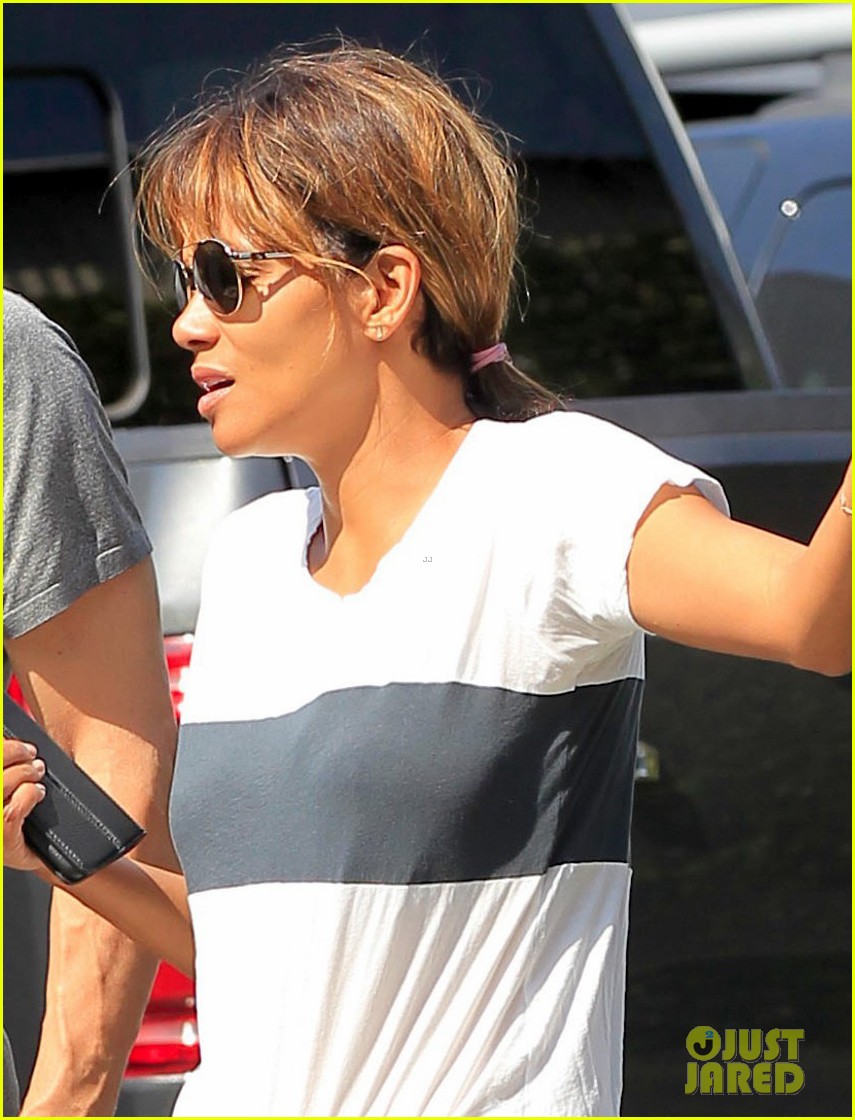 halle berry steps out for breakfast after her last bikini shoot of the summer 04